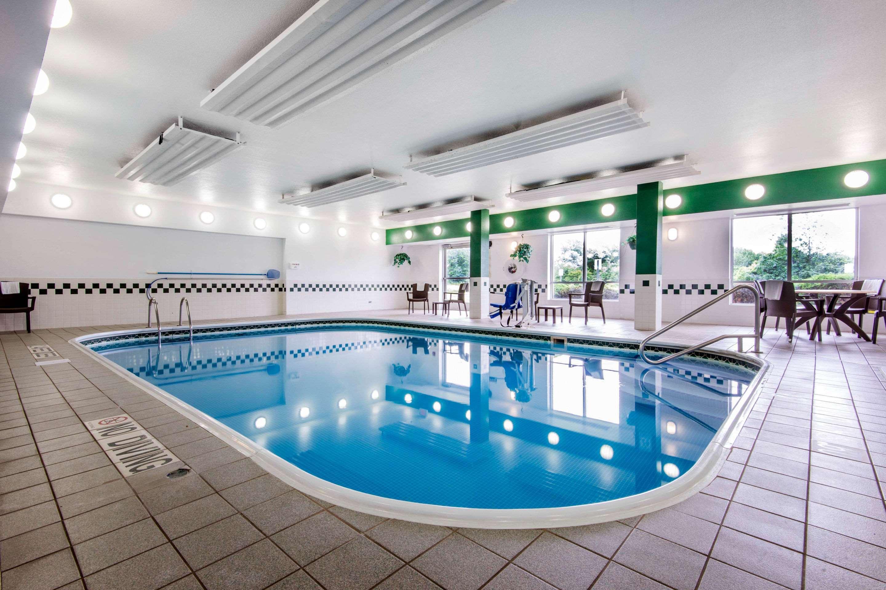 Comfort Suites Rochester Henrietta University Area Dış mekan fotoğraf